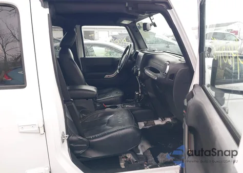 2016 Jeep Wrangler Unlimited Sahara z USA, uszkodzony, nr VIN 1C4BJWEG9GL203492